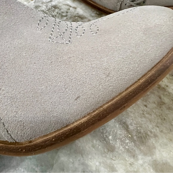 Vince Camuto Presita Light Gray Suede V Cut Out Western Ankle Booties Size 5.5 - Picture 12 of 12